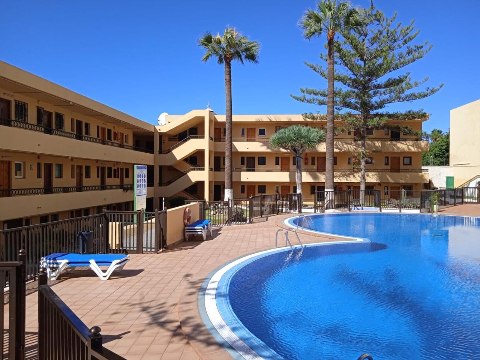 Firstline Apartment Los Cristianos Arona  Exteriör bild