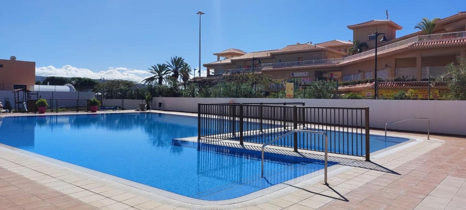 Firstline Apartment Los Cristianos Arona  Exteriör bild