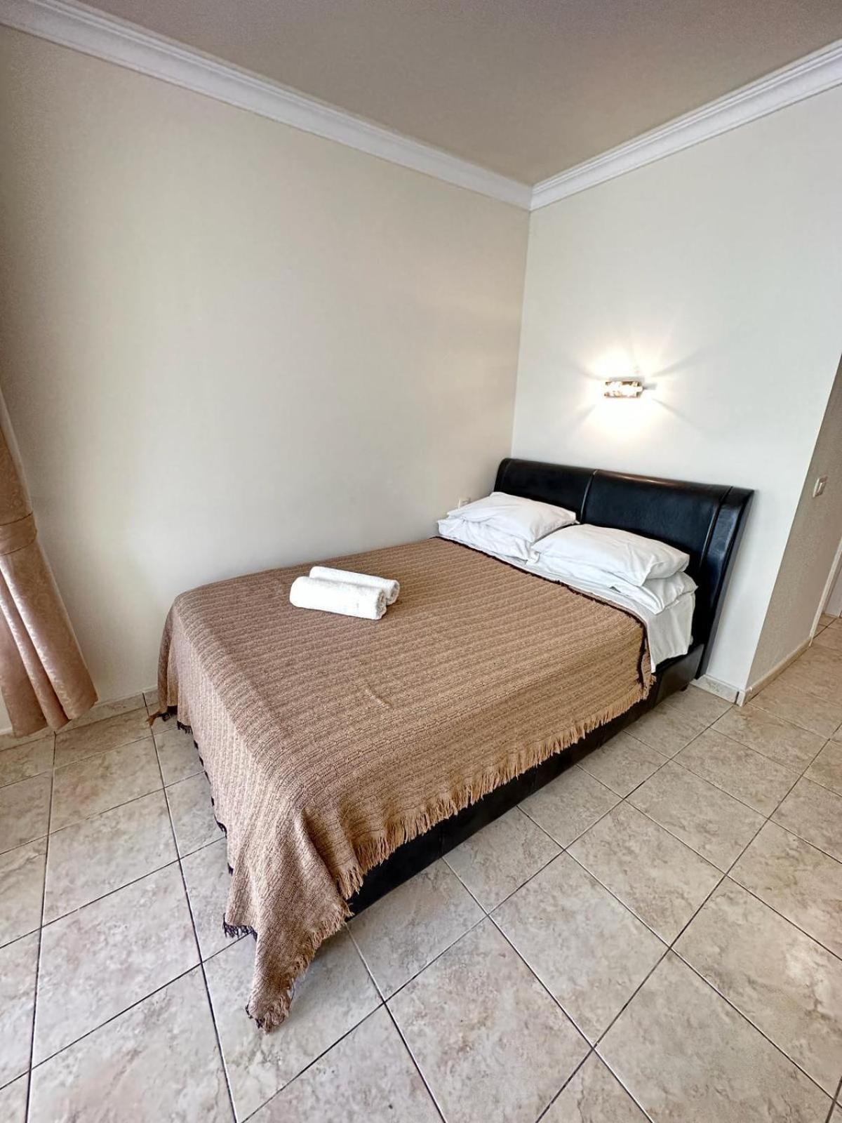 Firstline Apartment Los Cristianos Arona  Exteriör bild