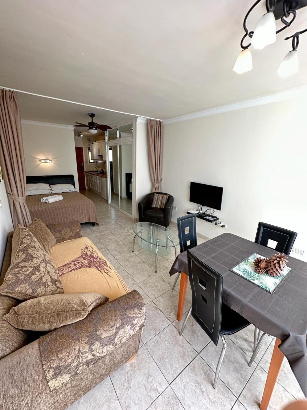 Firstline Apartment Los Cristianos Arona  Exteriör bild