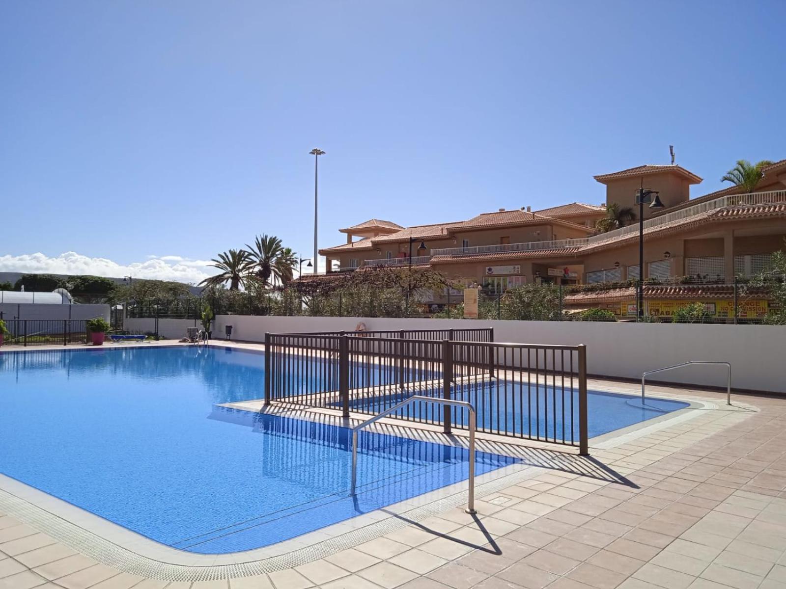 Firstline Apartment Los Cristianos Arona  Exteriör bild