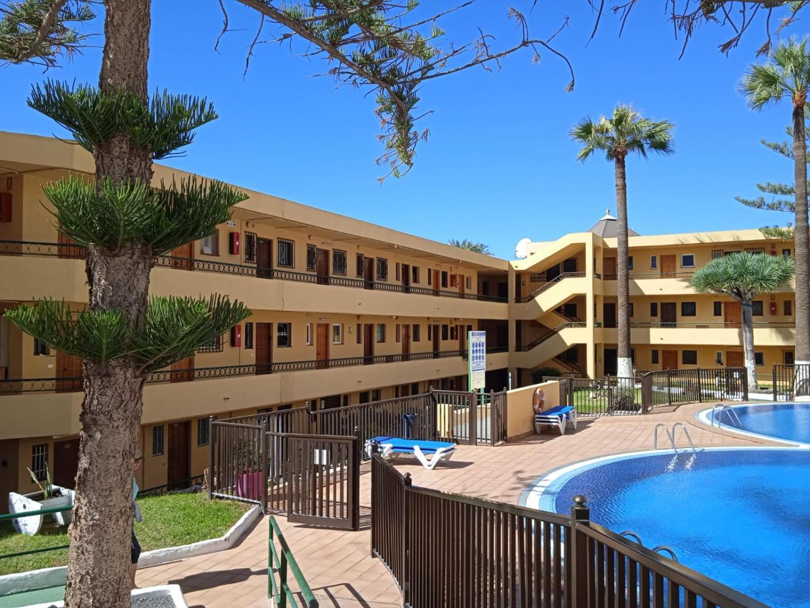 Firstline Apartment Los Cristianos Arona  Exteriör bild