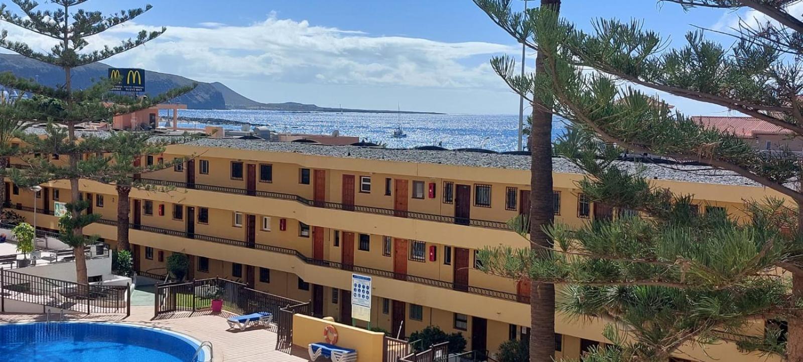 Firstline Apartment Los Cristianos Arona  Exteriör bild